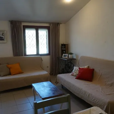 Apartment Avec Jardin A 6 Km Des Plages Hyeres