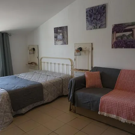 Apartment Avec Jardin A 6 Km Des Plages